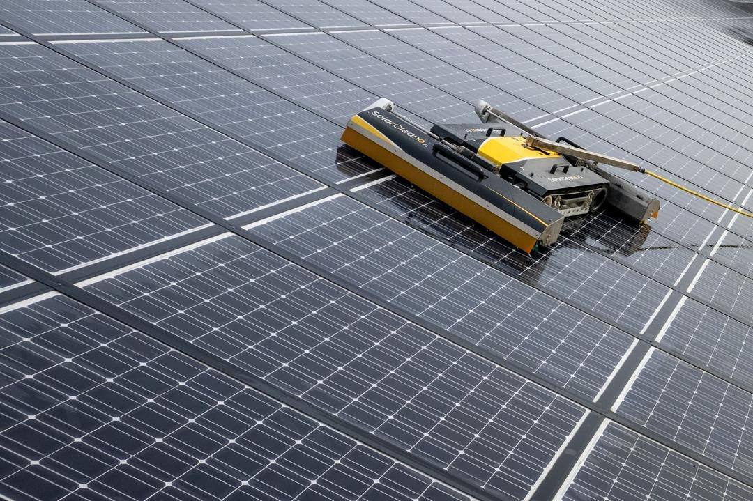 Robotic cleaner on a large solar array